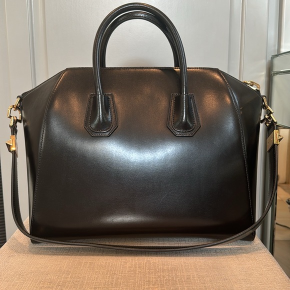 Givenchy Antigona Medium Bag - Picture 2 of 11